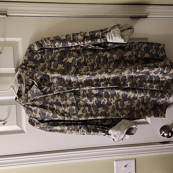 Long sleeve camo shirt - Picture 3 of 4